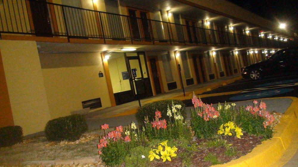 Days Inn By Wyndham Madison Exterior foto